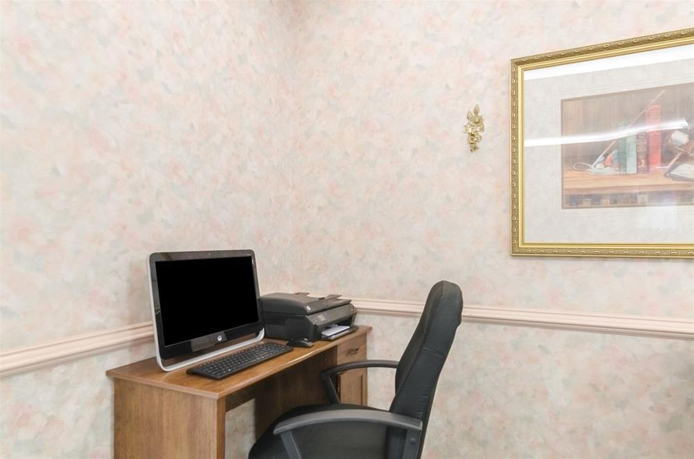 Comfort Inn & Suites Grundy Экстерьер фото
