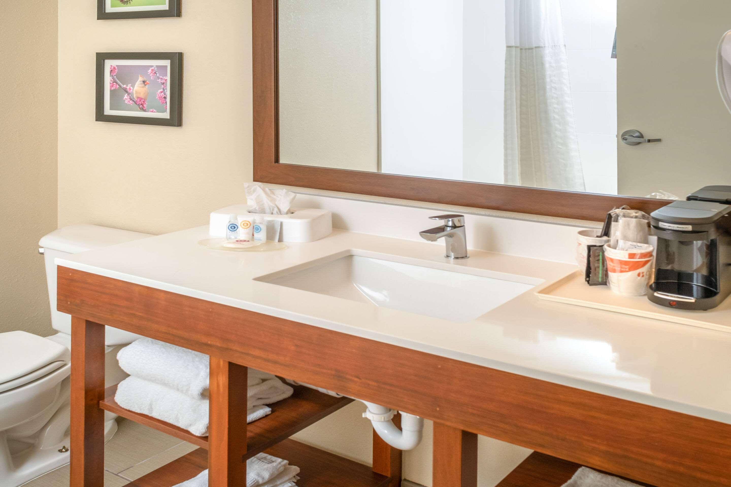 Comfort Inn & Suites Grundy Экстерьер фото