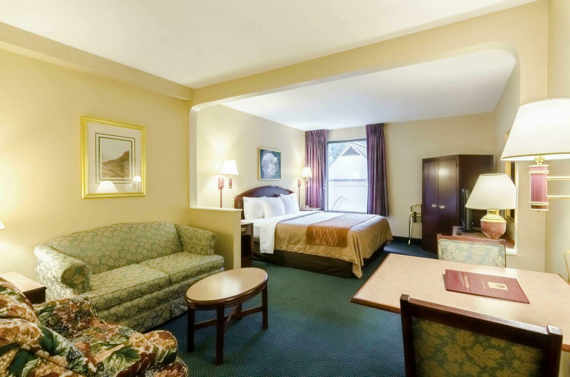 Comfort Inn & Suites Grundy Экстерьер фото