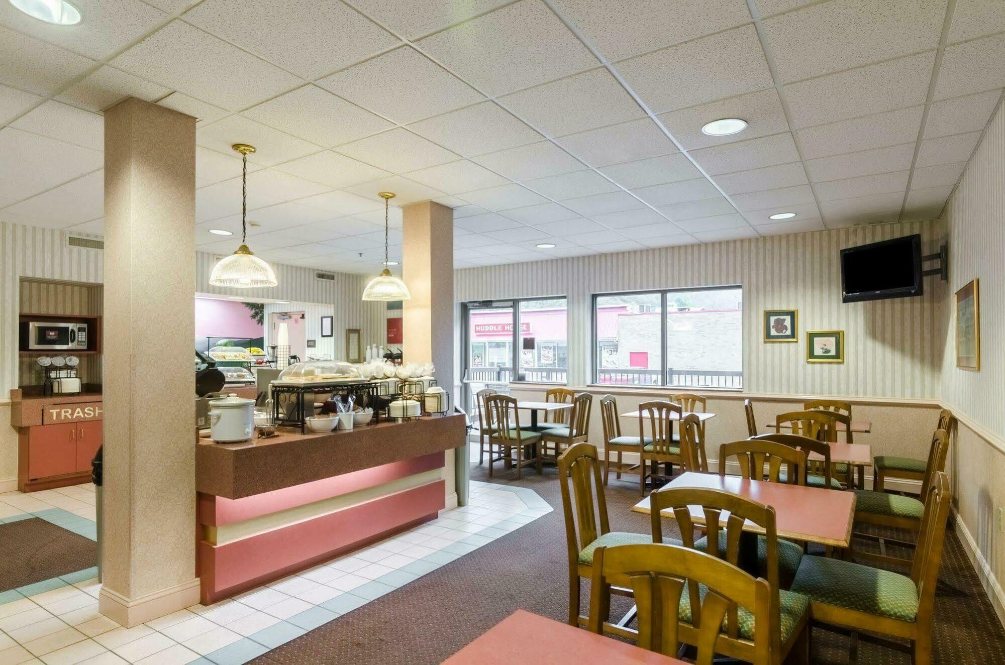 Comfort Inn & Suites Grundy Экстерьер фото