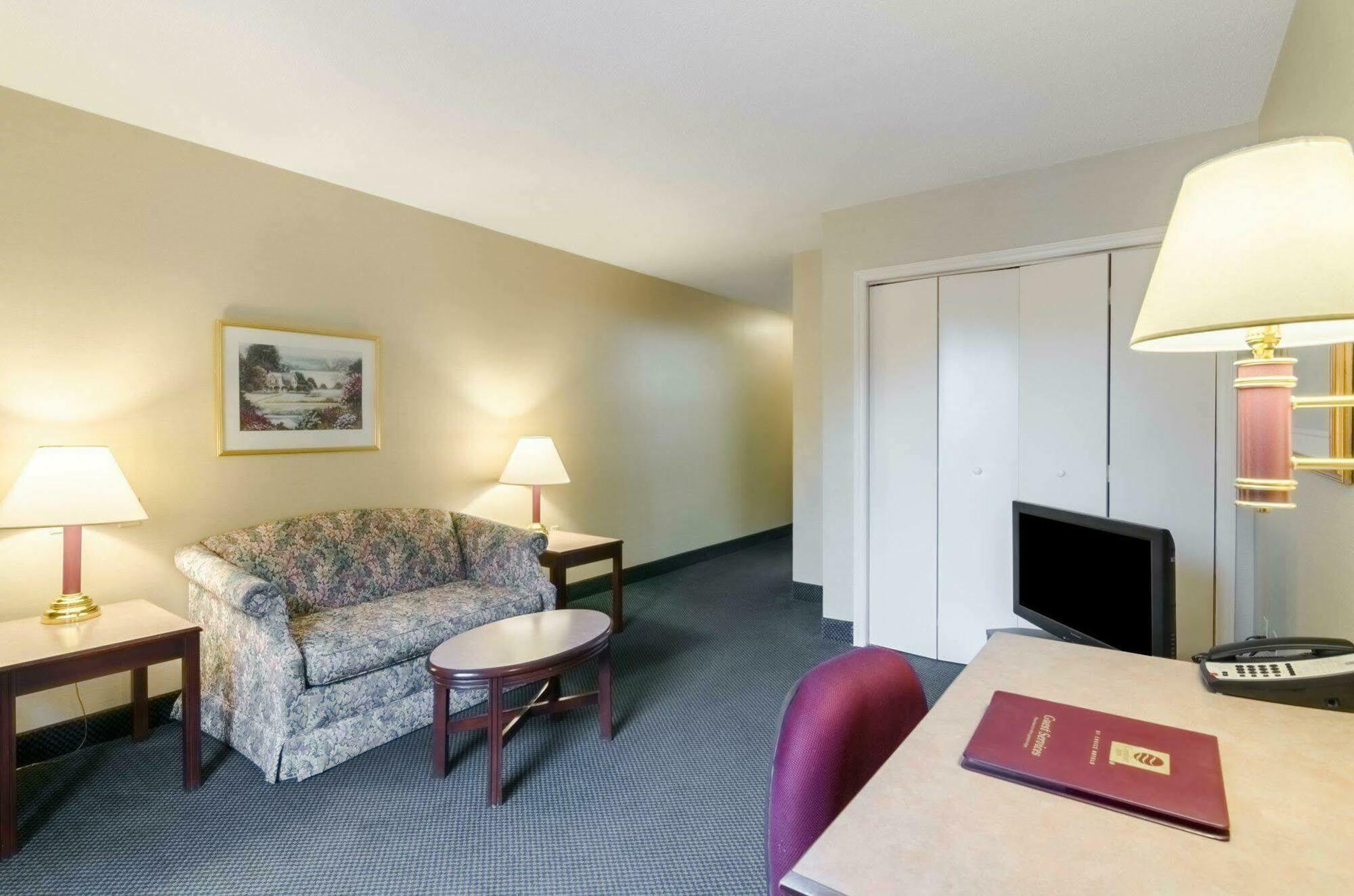 Comfort Inn & Suites Grundy Экстерьер фото